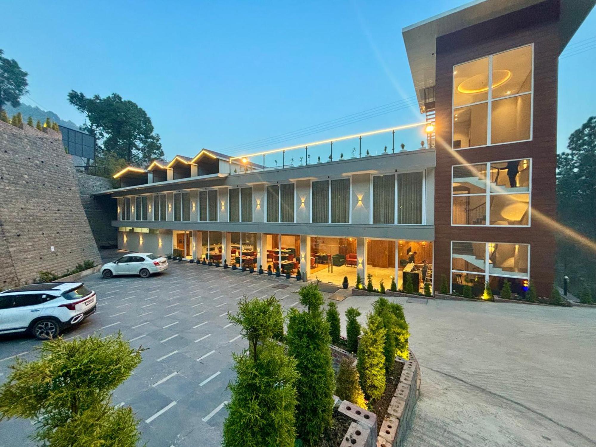 Arnisa Kasauli - A Boutique Hotel Zewnętrze zdjęcie