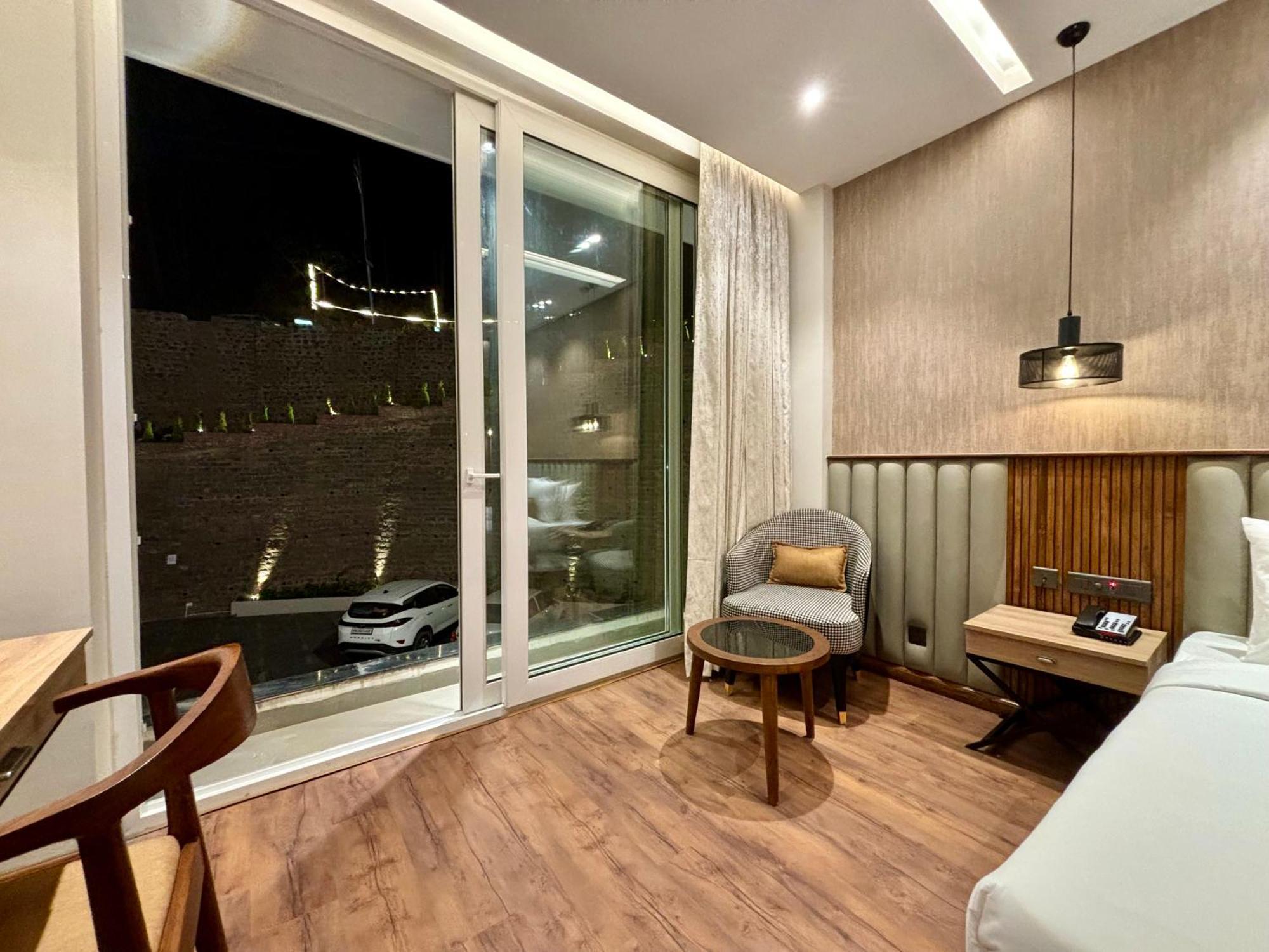 Arnisa Kasauli - A Boutique Hotel Zewnętrze zdjęcie